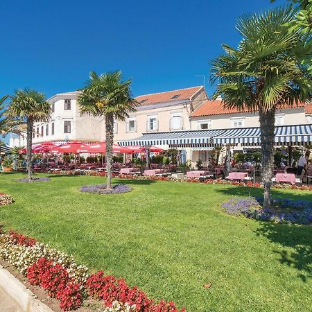 Awesome Apartment In Sveti Filip I Jakov W/ 1 Bedrooms Kültér fotó