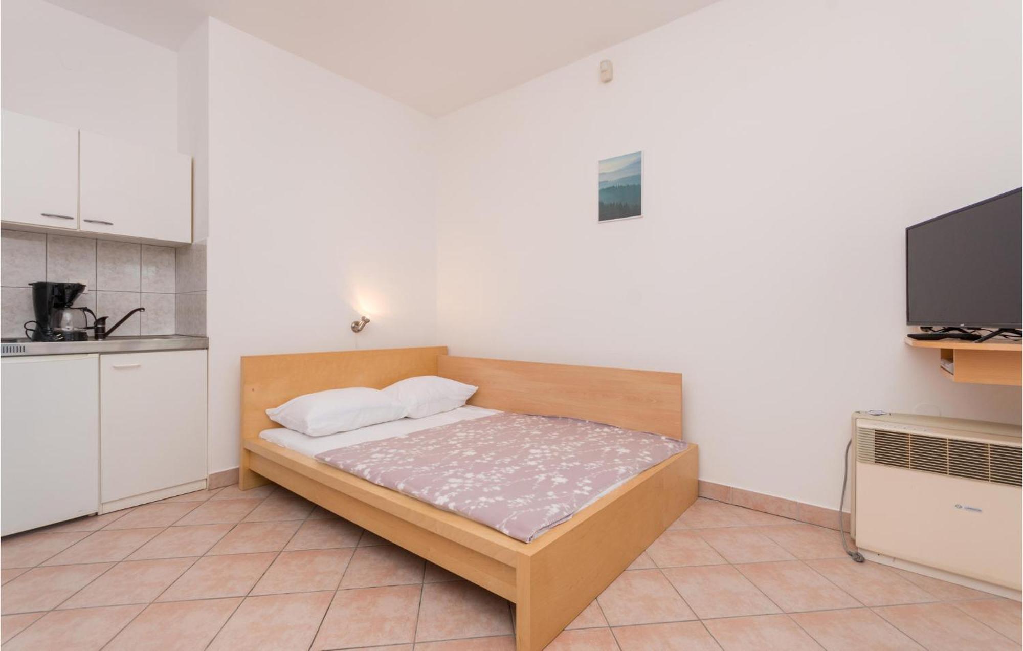 Awesome Apartment In Sveti Filip I Jakov W/ 1 Bedrooms Kültér fotó